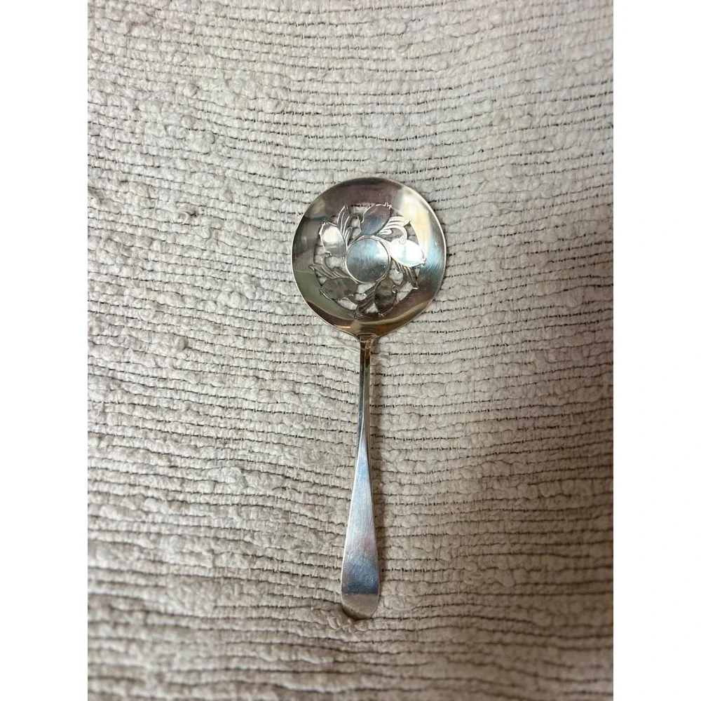 Vintage 1960 WM Rogers Tomato Server / Pattern Hutton (Silverplate)